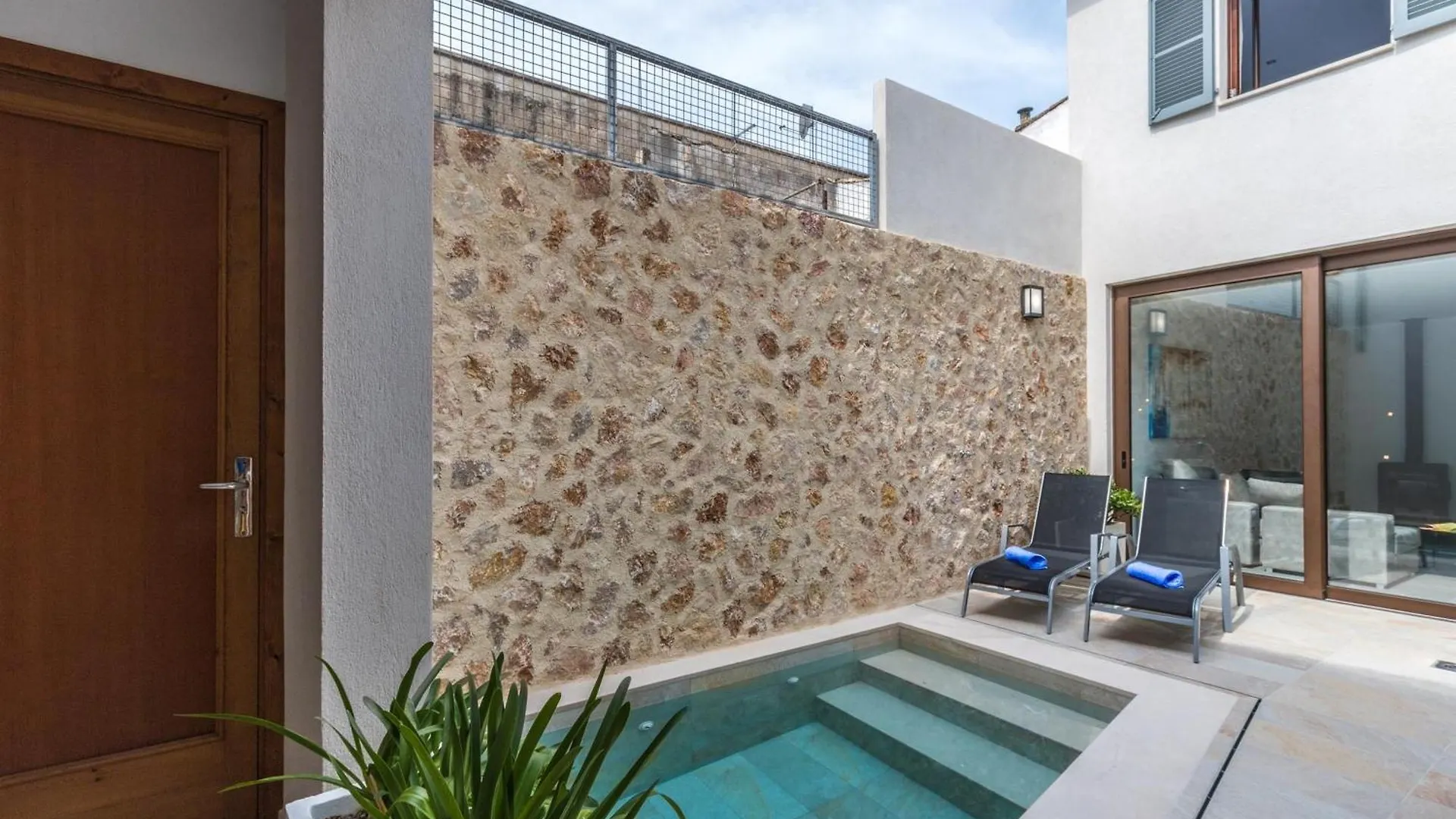 Historic Pollensa Townhouse Casa Bugera 3 Bedrooms Private Pool Walking Distance To Centre 0*, Pollença Spanien