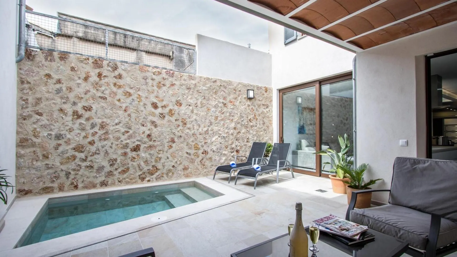 Historic Pollensa Townhouse Casa Bugera 3 Bedrooms Private Pool Walking Distance To Centre 0*, Pollença Spanien